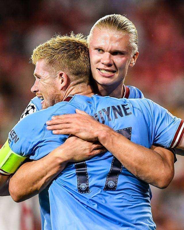 英超争冠悬念再起！曼城强势迫近，阿森纳迎魔鬼赛程（英超冠军之争重燃！曼城步步紧逼，阿森纳直面魔鬼赛程）