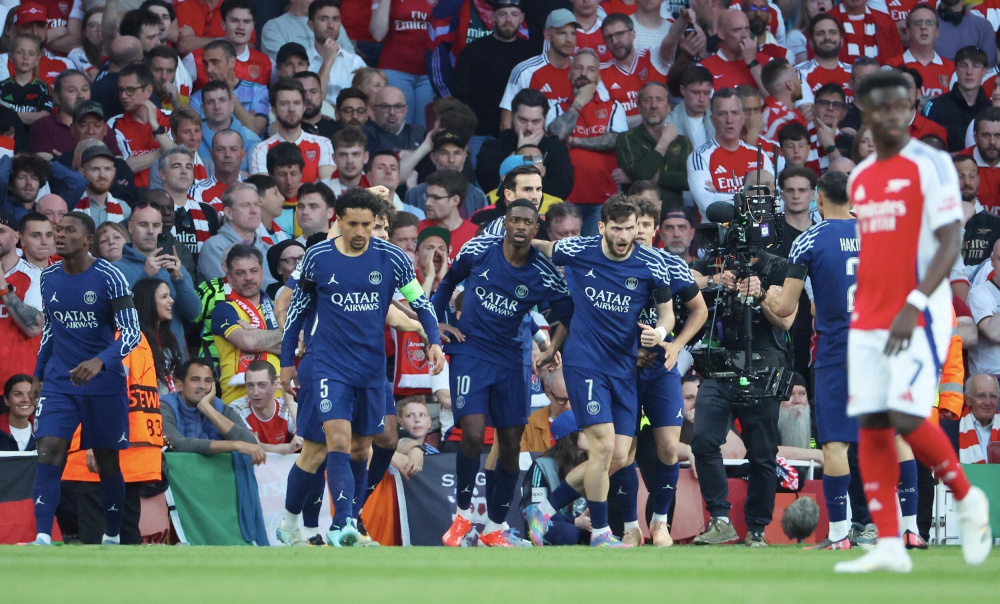 斯普利特：灰熊的双塔阵容不常见但很有威胁，我们得严阵以待