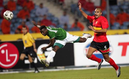 记者：上海申花5名外援以及谢鹏飞和戴伟浚随队出征亚冠客场