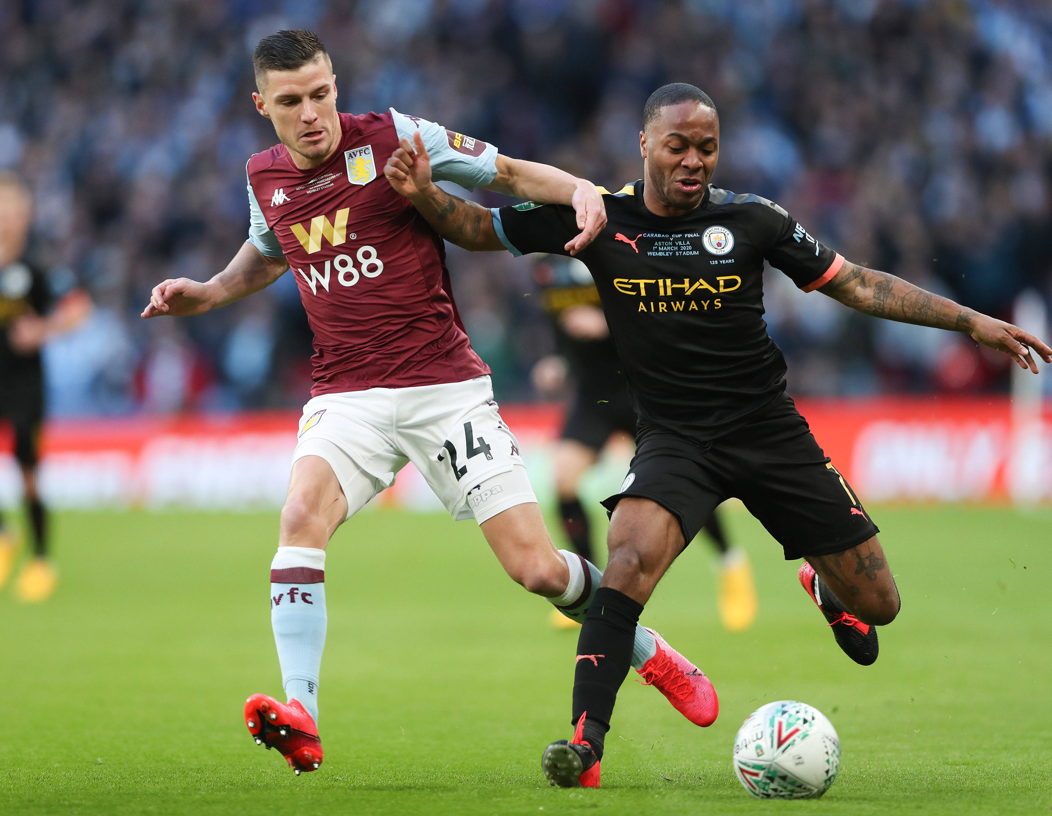 球队集体围着他庆祝太治愈