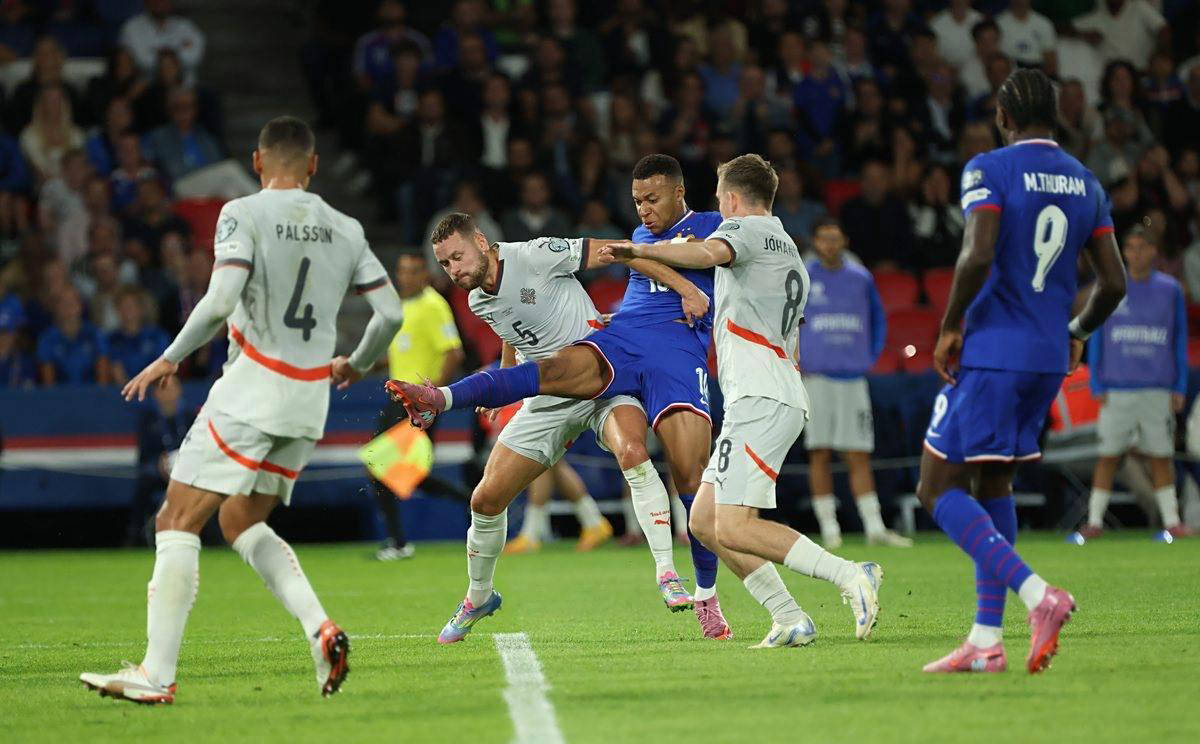 本世纪俱乐部+国家队助攻榜单：梅西446次第1，C罗305次第6（本世纪助攻榜（俱乐部+国家队）：梅西446次居首，C罗305次位列第六）