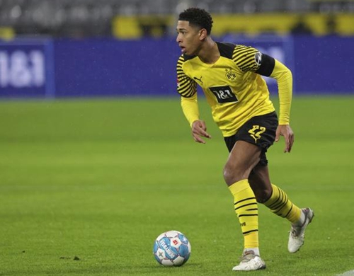 记者：国米考虑把二队18岁左后卫科基提拔至一线队（据记者报道，国米考虑将二队18岁左后卫科基上调一线队）