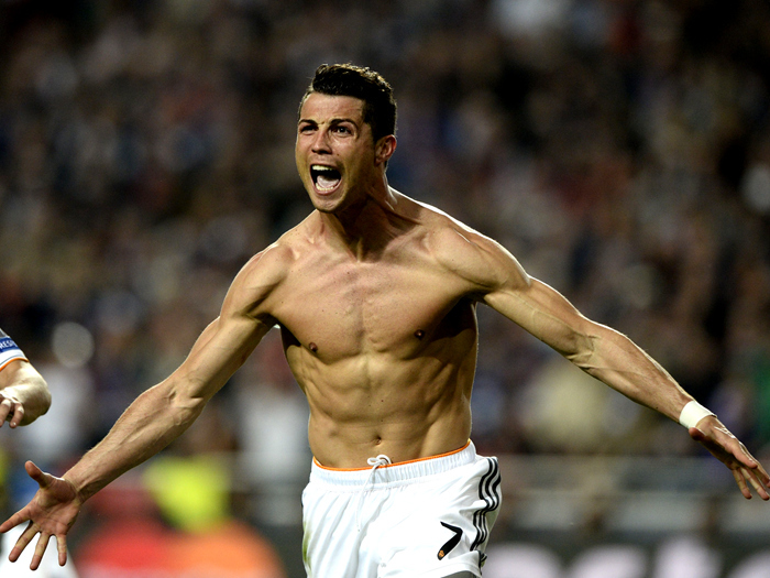 在今年新发布的中足联纪律道德准则里，“歧视”（包...