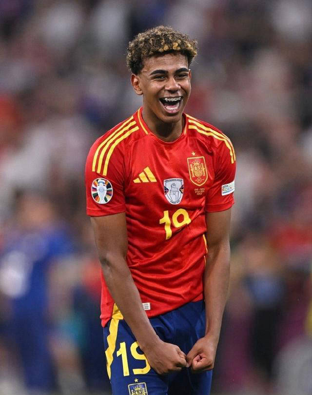 切尔西近10个赛季11次杀入国内杯赛4强，但仅捧杯一次（切尔西过去10季11次闯入本土杯赛四强，却只夺冠一次）