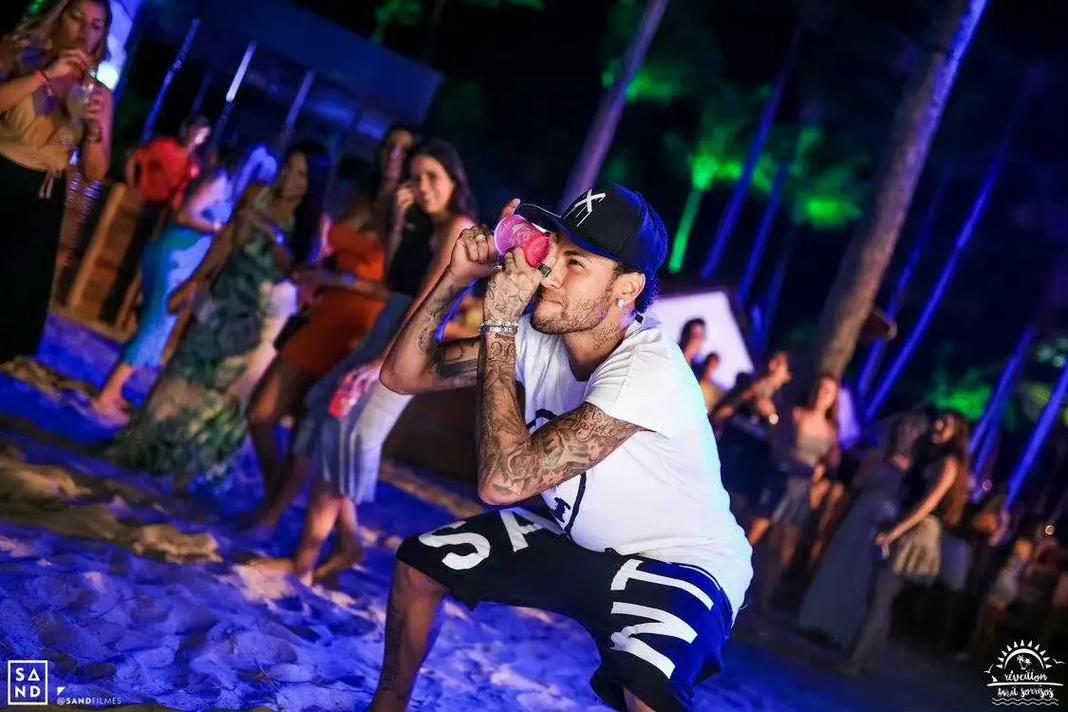 2-1，25岁英格兰国脚一剑封喉，率队2连胜反超切尔西，逼近前三