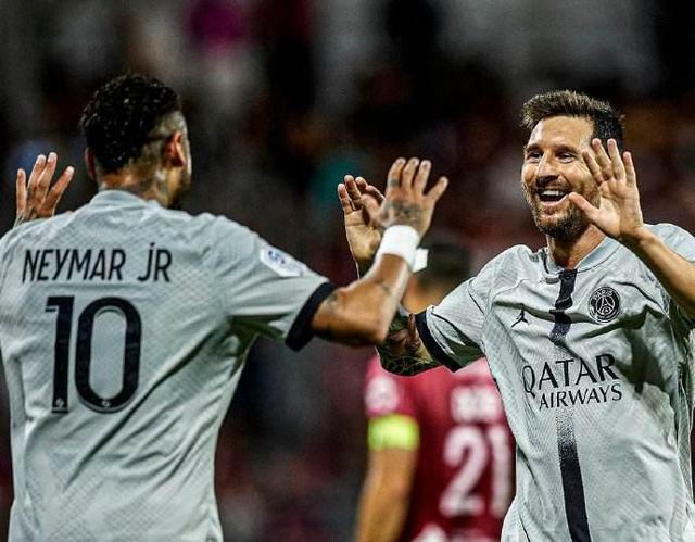 北京时间12月10日凌晨04：00，2025／26赛季欧冠联赛阶段第六轮的一场关键对决将在诺坎普球场上演。（北京时间12月10日04：00，2025／26赛季欧冠第六轮焦点战将在诺坎普打响）