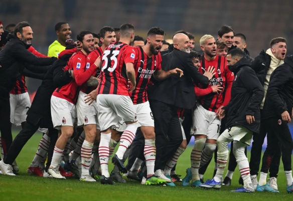 罗卡：我们很庆幸拥有安东尼这样的球员，他攻防两端都有贡献（罗卡称赞安东尼：攻防两端皆有建树，我们很幸运拥有他）