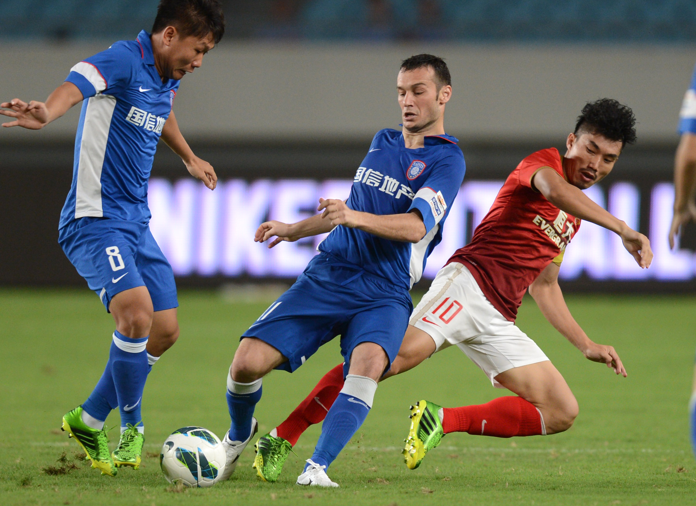 皇马后卫伤6个停2个，下轮西甲或只有2名正印一线队后卫可用（皇马后防告急：6伤2停，下轮西甲恐仅两名一线队正牌后卫可出战）