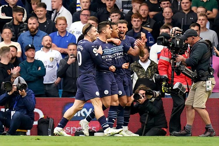 乐极生悲！巴萨外租小将开场6分钟斩获处子球后庆祝受伤被换下（开场6分钟迎来处子球却因庆祝受伤，巴萨租借新星被迫退场）