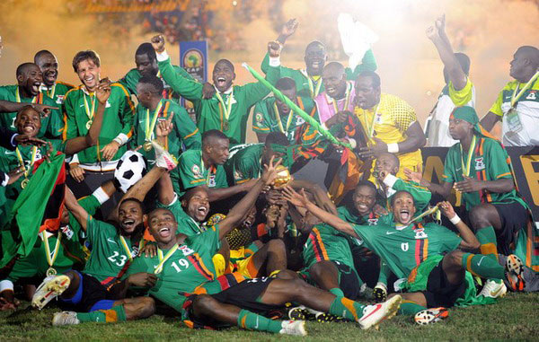 美记：尼克斯对字母哥的报价一直围绕唐斯，但雄鹿不感兴趣