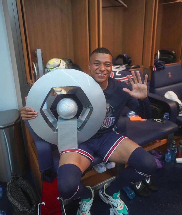 法媒：齐达内正式成为法国第五级别联赛球队股东