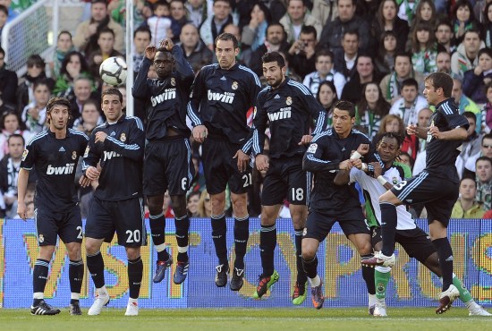 德转统计了足坛历史主帅引援花费排行，瓜迪奥拉25.1亿欧领跑，穆里尼奥19.9亿欧第二。（德转公布足坛主帅引援花费历史榜：瓜迪奥拉25.1亿欧居首，穆里尼奥19.9亿欧次席）