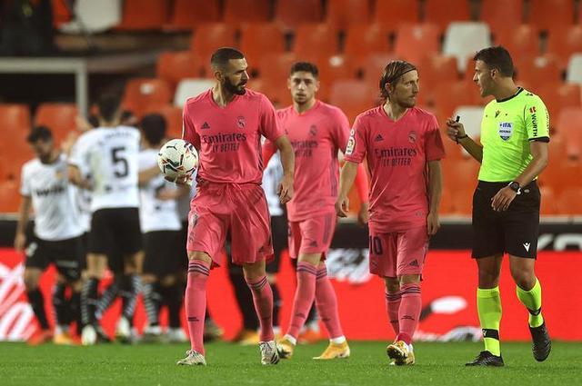 罗马诺：曼联已接触内维斯经纪人 皇马不热衷于冬窗操作（罗马诺：曼联已与内维斯经纪团队接触，皇马对冬窗引援兴趣不大）